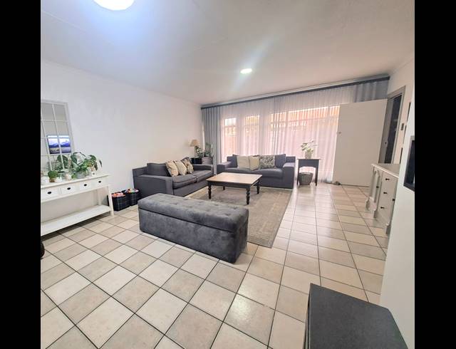 2 BEDROOM TOWNHOUSE FOR SALE IN DUNCANVILLE
